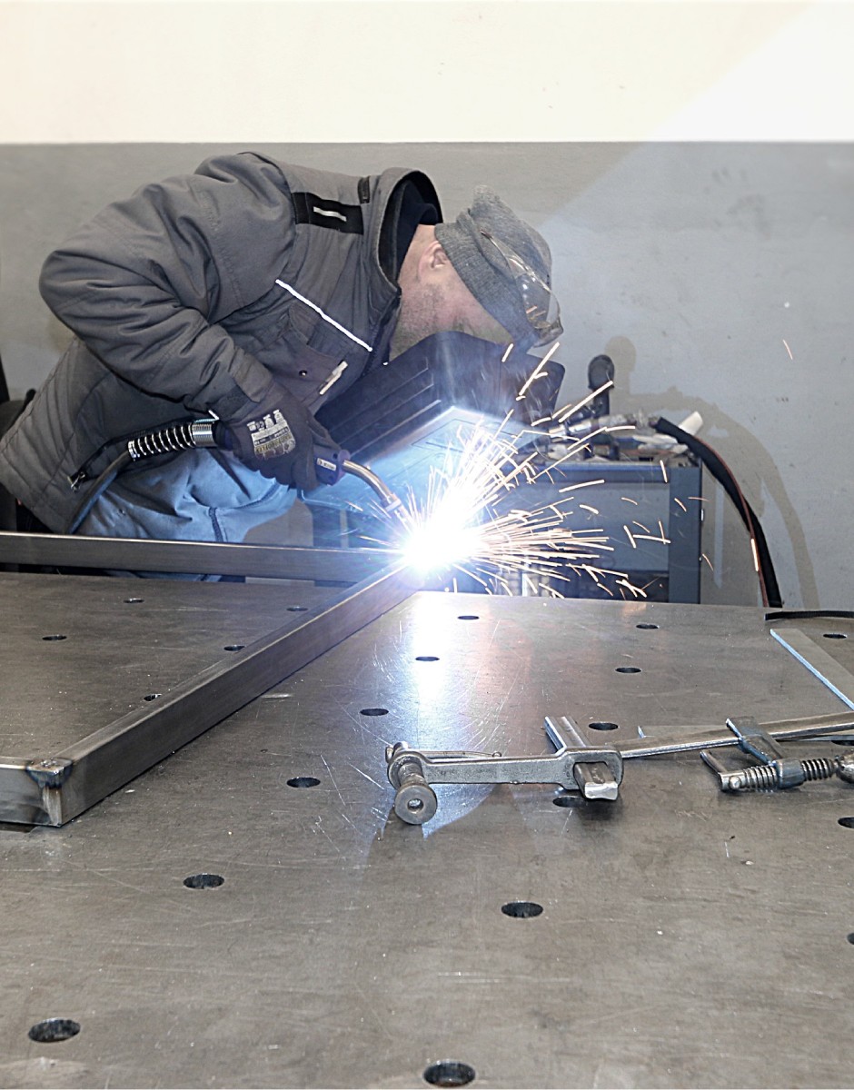 carpenteria metallica specializzata in taglio laser a Trecate - Vendramini Fernando Srls